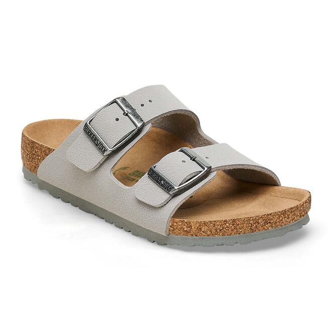 Sandálias Arizona, €50, Birkenstock.