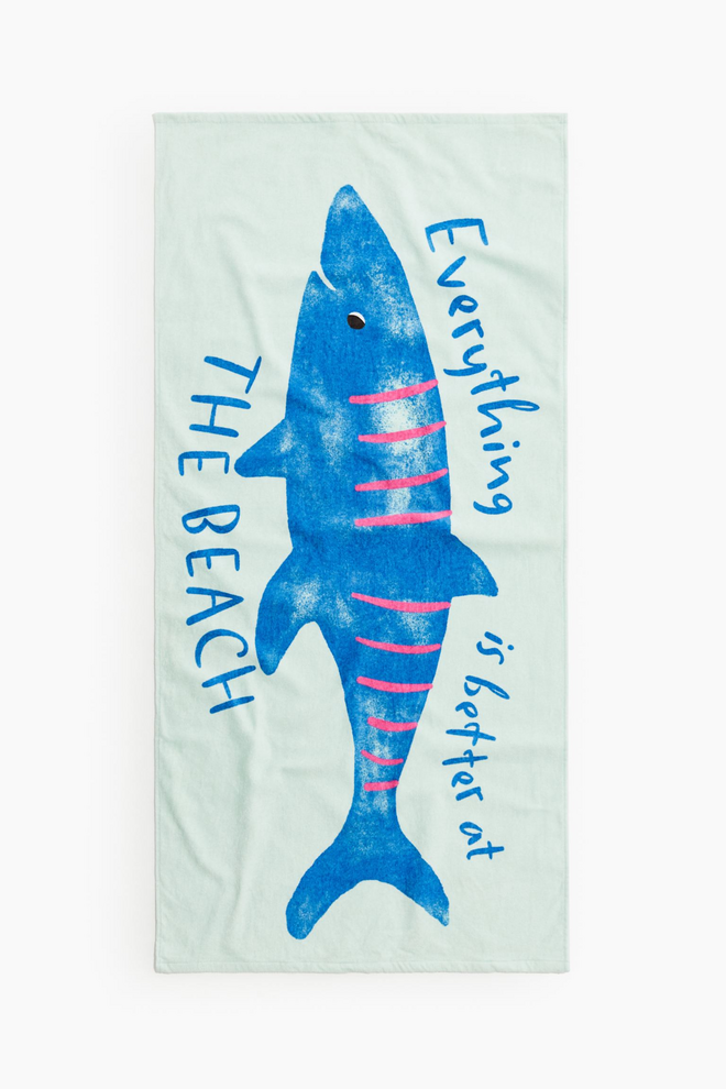 Toalha de praia com padrão, €9,99 H&M