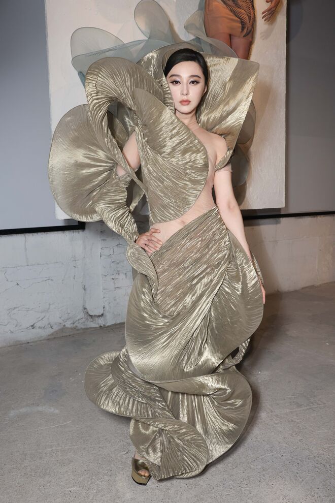 An Bing Bing no desfile de Iris Van Herpen.