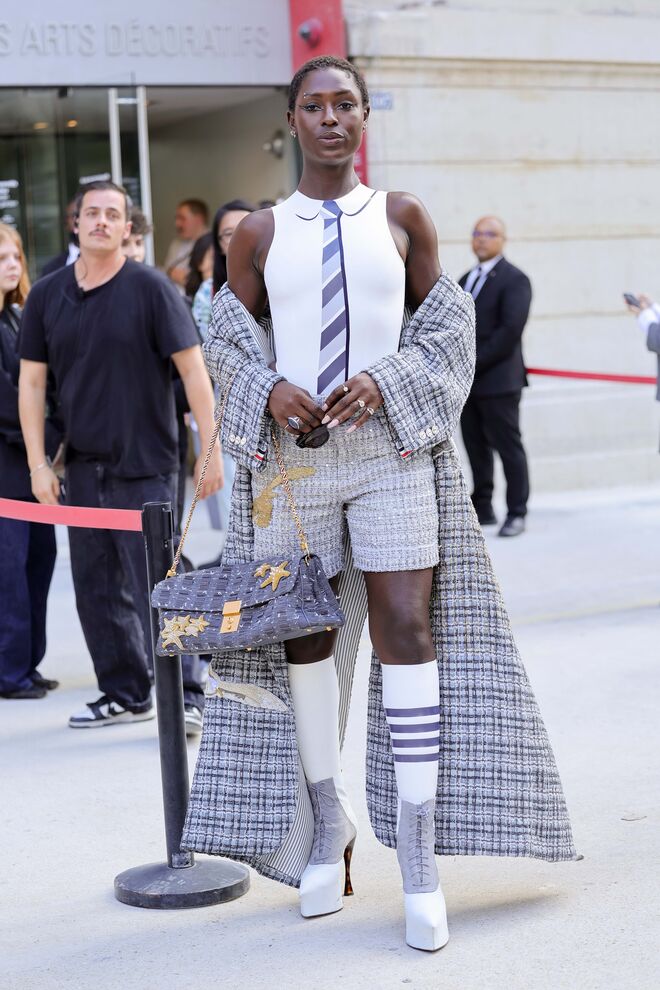 Jodie Turner-Smith no desfile de Thom Browne.