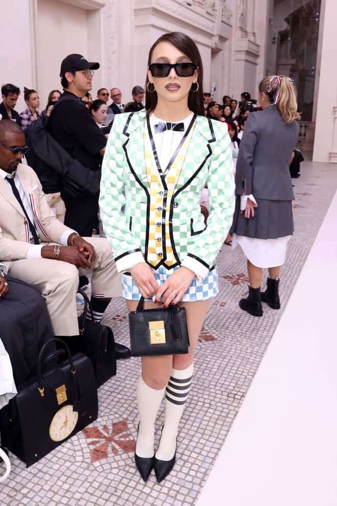 Emma Chamberlain no desfile de Thom Browne.
