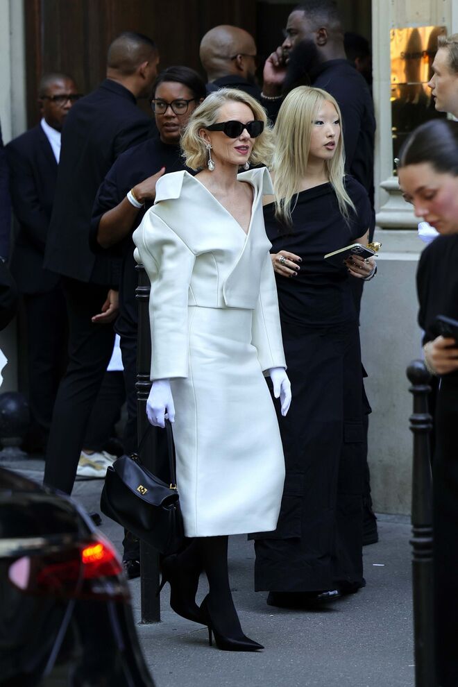 Naomi Watts no desfile da Balenciaga.