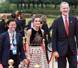  A elegância de Letizia em Paris. Uma homenagem à Moda e ao desporto