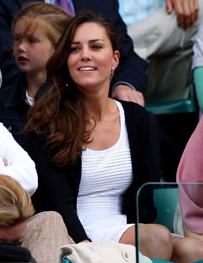 2008. Uma das primeiras fotos de Kate no torneio de Wimbledon, quando era ainda namorada do príncipe.