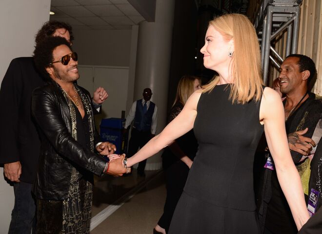 Lenny Kravitz e Nicole Kidman. Juntos aqui, numa foto que apanhou o reencontro dos dois, muitos anos depois de terem terminado a relação. Lenny Kravitz e Nicole Kidman conheceram-se em 2002, começaram a namorar em 2003 e chegaram a ficar noivos, mas separaram-se em 2004 ou 2005, pouco antes de Nicole conhecer o atual marido, Keith Urban.