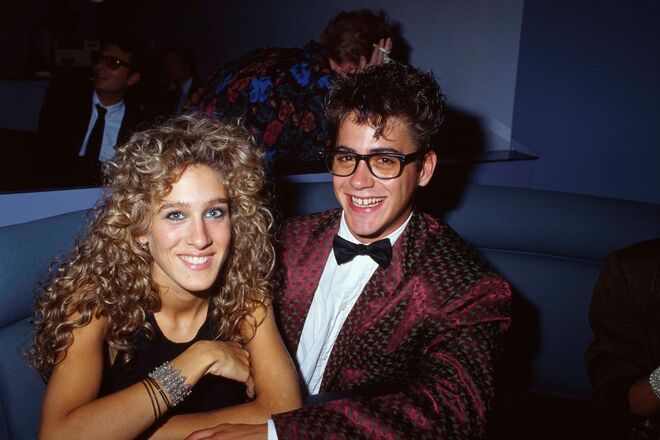 Sarah Jessica Parker & Robert Downey Jr. Estes dois conheceram-se em 1984, no set do filme "Firstborn", quando ambos tinham 18 anos, apaixonaram-se de imediato e passaram oito anos juntos. O romance terminou em 1991 e a separação ficou a dever-se ao estilo de vida de Downey Jr. e ao seu abuso de álcool e drogas.