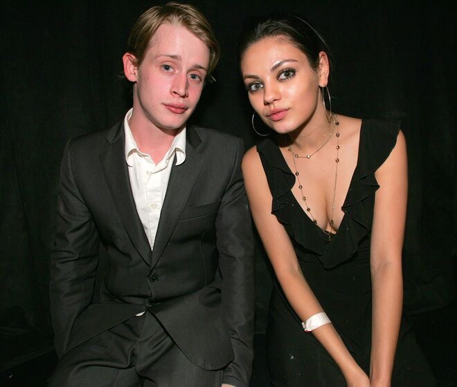 Macaulay Culkin e Mila Kunis. Há tantos anos que nos habituámos a ver a atriz com Ashton Kutcher que parece que sempre foi assim. Mas não. Entre 2002 e 2011, Mila e o eterno protagonista de "Sozinho em Casa" foram namorados. Conheceram-se quando ela tinha 18 e ele 21.