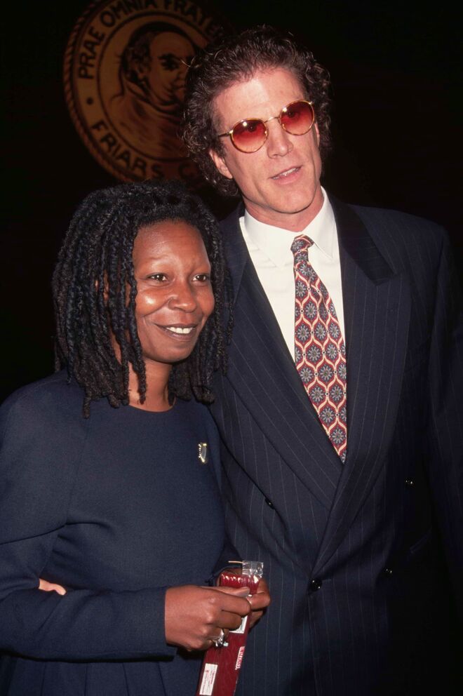 Whoopi Goldberg e Ted Danson, juntos entre 1988 e 1993. Tinham, certamente, o sentido de humor em comum e, apesar de poder parecer supérfluo – não é! –, é a pedra basilar de muitos casais.