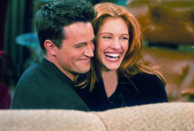 Matthew Perry e Julia Roberts. Este par conheceu-se no set da sitcom "Friends" e parece que a relação foi breve e casual, com alguns encontros e pouco mais. 