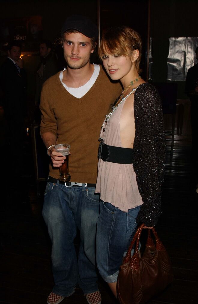 Jamie Dornan e Keira Knightley. Muito antes do sucesso de "Cinquenta Sombras de Grey" Dornan foi modelo e namorou com Keira Knightly. O casal conheceu-se em 2003, numa produção fotográfica, e a relação chegou ao fim dois anos depois.