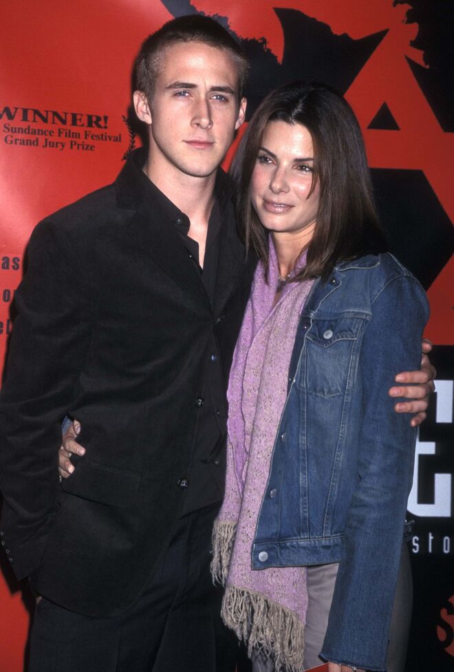 Ryan Gosling e Sandra Bullock. Os 16 anos que os separam – Sandra é mais velha – não os impedirem de ter uma relação durante um ano, em 2002. Os dois conheceram-se no set de "Murder by Numbers". Numa entrevista de 2011, Gosling disse que, apesar da separação, Bullock continuava a ser uma das suas melhores amigas.