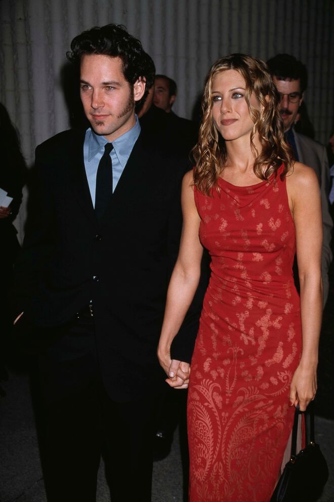 Paul Rudd e Jennifer Aniston. Os dois contracenaram no filme "The Object of My Affection", em 1998. E quando, numa entrevista, perguntaram a Jennifer se era estranho beijar o amigo no set, ela respondeu: "Nah, ando a beijá-lo há anos." Ao que Rudd acrescentou: "Andamos a amassar-nos há décadas."
