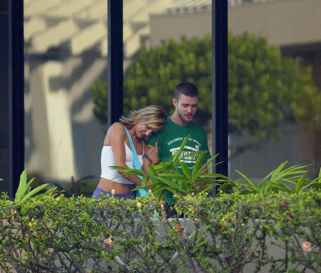 Cameron Diaz e Justin Timberlake. O casal conheceu-se em 2003 e estiveram juntos até 2007. Sobre a separação, disseram, em comunicado que o fim da relação tinha sido "amigável" e que continuavam a amar-se e a respeitar-se. 