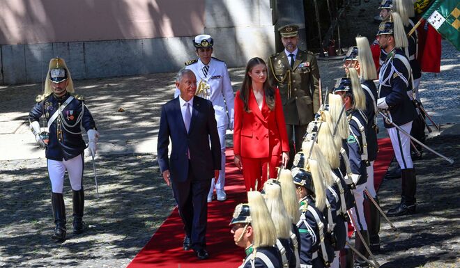 Por volta do meio-dia, Leonor deslocou-se até ao Palácio de Belém, onde foi recebida por Marcelo Rebelo de Sousa. Ainda no espaço exterior, dirigiram-se ao palanque onde ouviram os hinos nacionais.