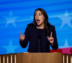 Alexandria Ocasio-Cortez responde às críticas por ter sido empregada de bar