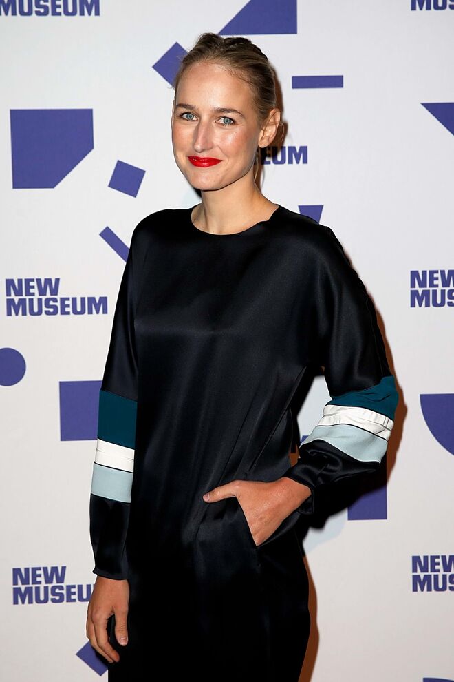 Leelee Sobieski | A atriz nomeada para os Emmy e os Globo de Ouro, retirou-se da ribalta em 2012. Regressou depois usando o nome de Leelee Kimmel (o seu nome de casada) e apresentou-se como pintora e escultora. A sua exposição de estreia ocorreu em 2018 e atraiu colecionadores de arte proeminentes.