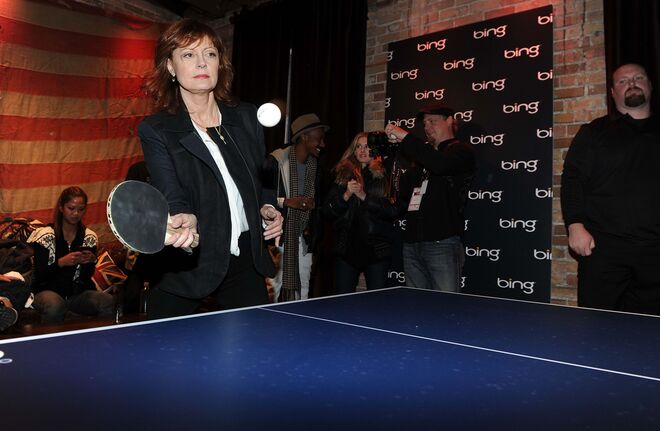 Susan Sarandon | Poucos saberão que o ping pong é um dos passatempos favoritos da atriz. De tal forma que é co-fundadora do SPiN, um clube social de ping pong, que abriu em Nova Iorque em 2009 e que, entretanto, já tem localizações em São Francisco, Chicago, Los Angeles e Toronto.