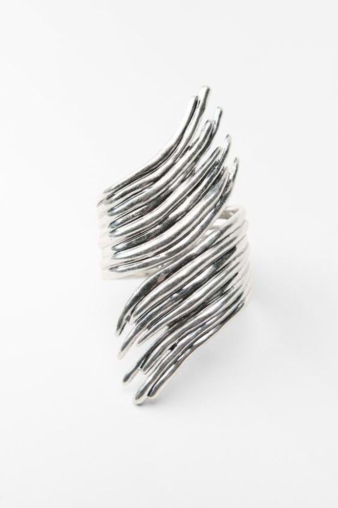 Pulseira, €17,95, Zara.