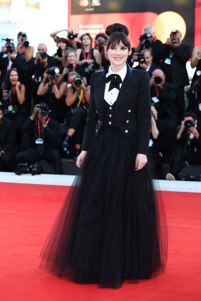 Winona Ryder em Chanel.