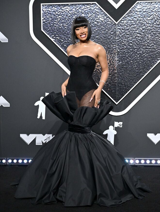 Megan Thee Stallion em Nicole + Felicia.