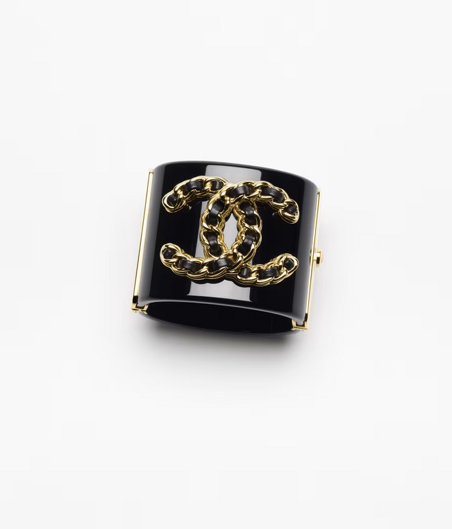 Pulseira, €1670, Chanel.