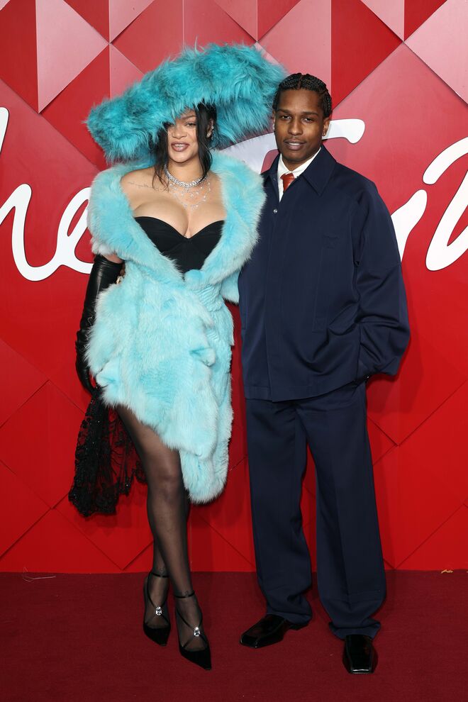 Rihanna, em Christian Lacroix, e ASAP Rocky, vestido em Bottega Veneta.