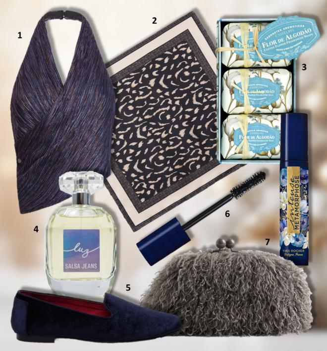 1. Top, €79,90, Pepe Jeans; 2. Lenço, €79,95, Decenio; 3. Conjunto de sabonetes Flor de Algodão, €25,90, Castelbel; 4. Eau de parfum Luz, 100ml, €49,95, Salsa; 5. Slipper velvet Blueberry, €54,90, Paez; 6. Máscara de pestanas Intense Métamorphose, €22,95, Yves Rocher; 7. Clutch, €29,99, Parfois. 
