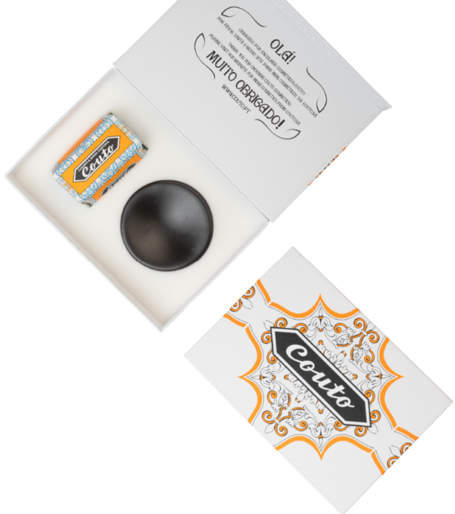 Coffret Sabonete Couto de 125g, feito com uma fórmula 100% vegetal + saboneteira de cerâmica artesanal, €42,50, Couto.