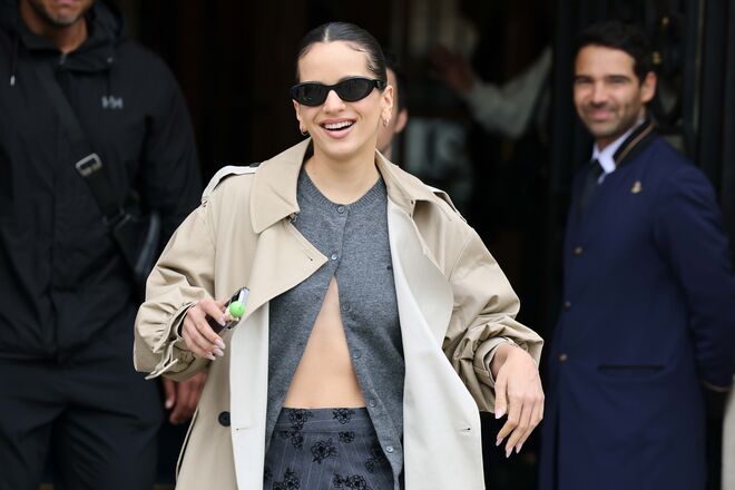 A cantora e o ator foram vistos juntas pela primeira vez no final de 2023, alguns meses depois de se terem separado dos seus parceiros anteriores. No entanto, em setembro deste ano tivemos a confirmação da separação quando Jeremy foi visto aos beijos com a sua co-estrela de "The Bear", Molly Gordon, em Los Angeles.