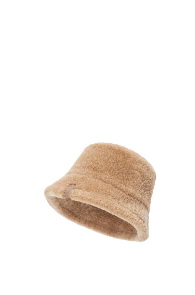 Chapéu, €600, Loewe.