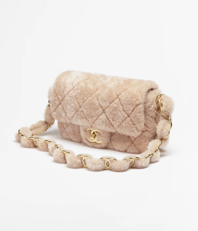 Carteira, €6400, Chanel.