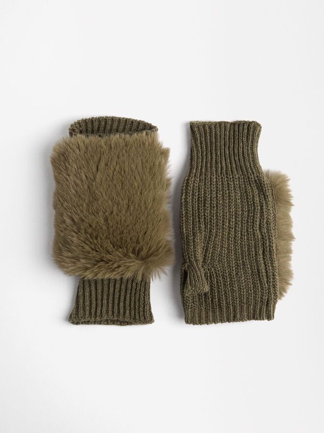  Luvas mitenes, €15,99, Parfois.