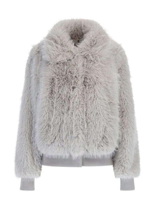 Blusão, €250, Guess.