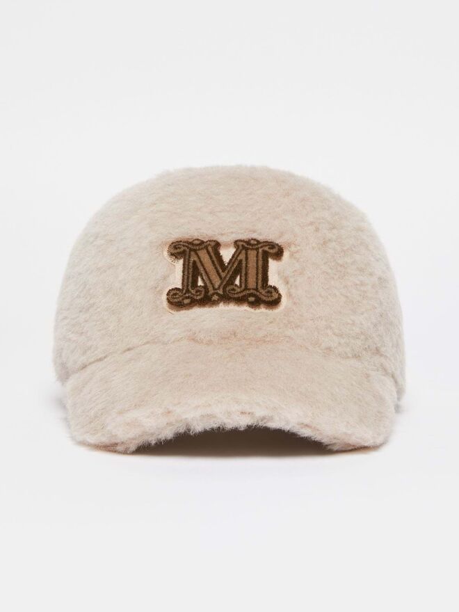 Boné, €315, MaxMara.