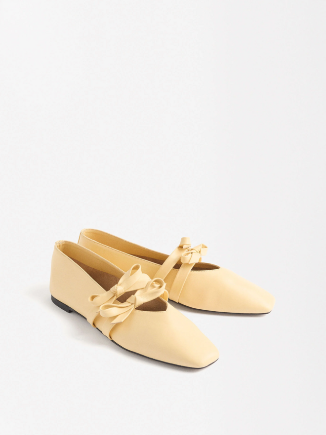 Parfois, sabrinas de pele com laços, €49,99.