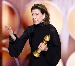 Fernanda Torres vive momento histórico nos Globos de Ouro 