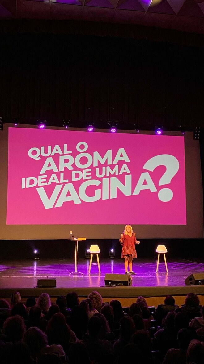 De acordo com os espectadores, a vagina cheira a peixe, sushi, marisco, ostras, bacalhau, rosas, Pantene e... frango assado