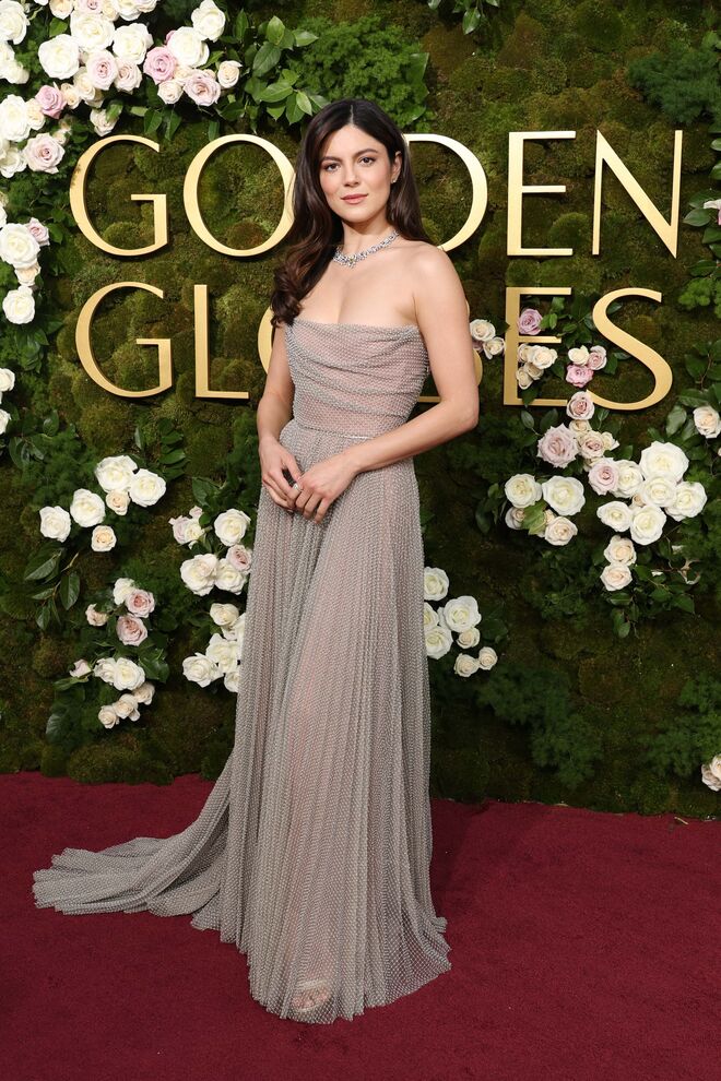 Monica Barbaro em Christian Dior.