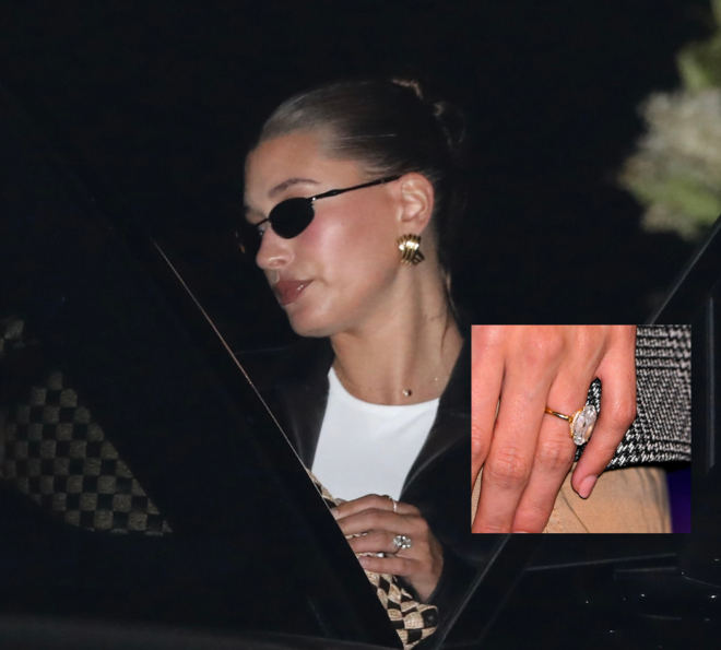 Justin Bieber desenhou o anel de solitário com a ajuda do joalheiro Jack Solow da Solow & Co., algumas semanas antes do noivado em julho de 2018. A peça apresenta um grande diamante de corte oval colocado numa banda de ouro simples. Seis anos depois, Hailey confirmou que Justin tinha atualizado o seu anel, que é agora um quilate maior do que o original.