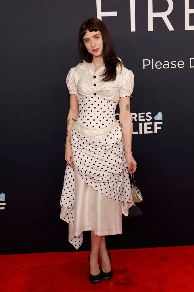 Clairo em Miss Claire Sullivan.