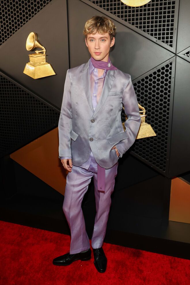 Troye Sivan em Prada.