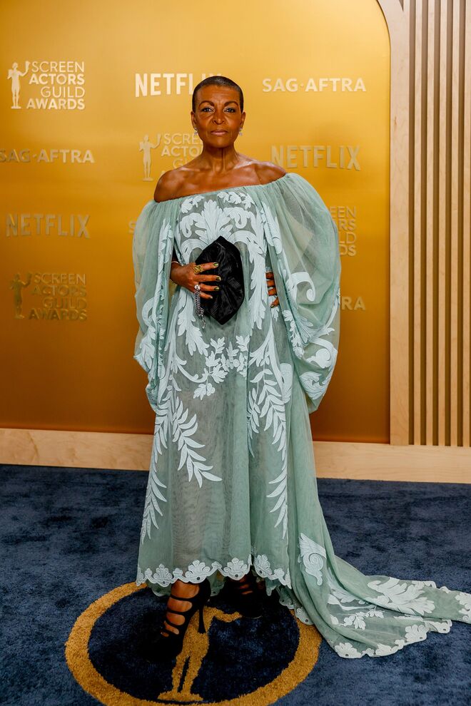 Adjoa Andoh em Stella McCartney.
