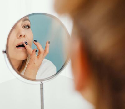 Devemos, ou não, utilizar cremes de olhos como bálsamo labial?