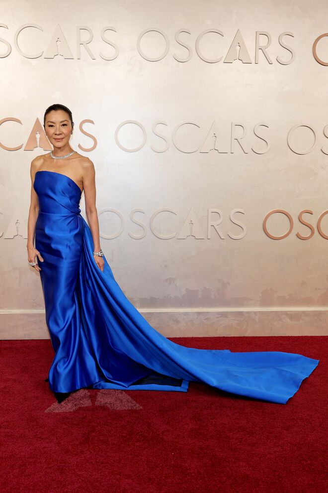 Michelle Yeoh em Balenciaga Haute Couture.