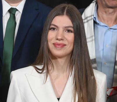 Infanta Sofia entra na maioridade com novos retratos da casa real espanhola