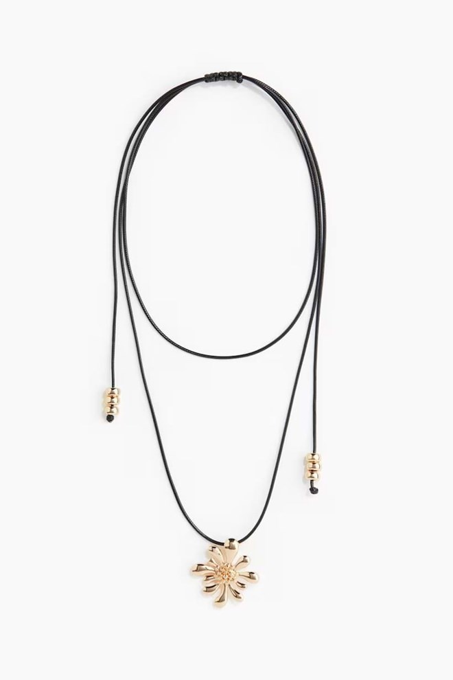 Colar CORDE com pingente, H&M, 19,99 €. 