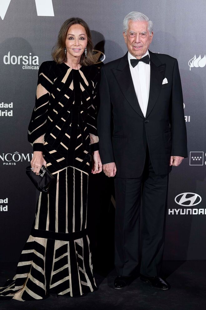 Mario e Isabel na passadeira vermelha dos prémios MujerHoy 2021.