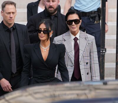 "Je vous pardonne". Emocionada, Kim Kardashian perdoa homem que a assaltou em Paris