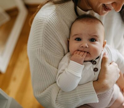 Dentinhos a romper? Há formas naturais de acalmar o desconforto