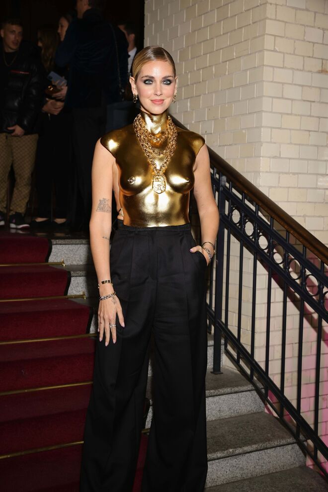 Para os Prémios "GQ Men Of The Year", em Berlim, Chiara veste novamente um look Schiaparelli.